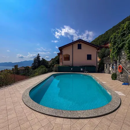 Terrace With View And Pool - - 3 Bedroom Appartement *