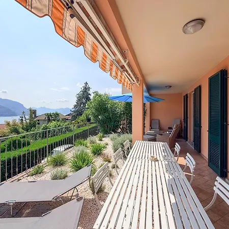 Terrace With View And Pool - - 3 Bedroom Appartement *