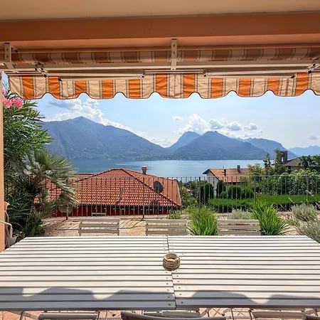 Terrace With View And Pool - - 3 Bedroom Appartement San Siro (Lombardy)