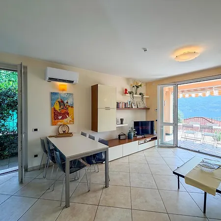 Terrace With View And Pool - - 3 Bedroom Appartement