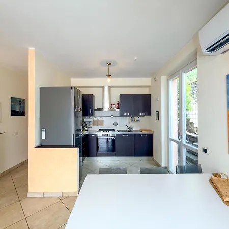 Appartement Terrace With View And Pool - - 3 Bedroom San Siro (Lombardy)