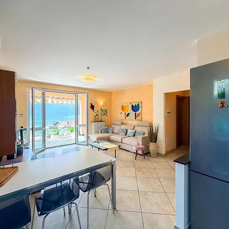 Terrace With View And Pool - - 3 Bedroom Appartement