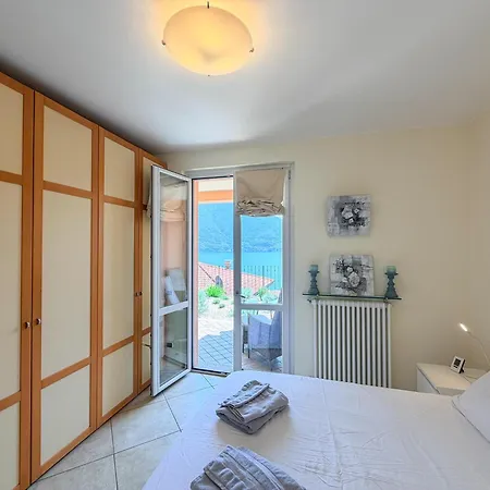 Terrace With View And Pool - - 3 Bedroom Appartement *