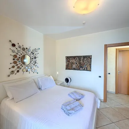 Terrace With View And Pool - - 3 Bedroom San Siro (Lombardy)