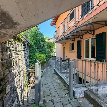 Terrace With View And Pool - - 3 Bedroom Appartement